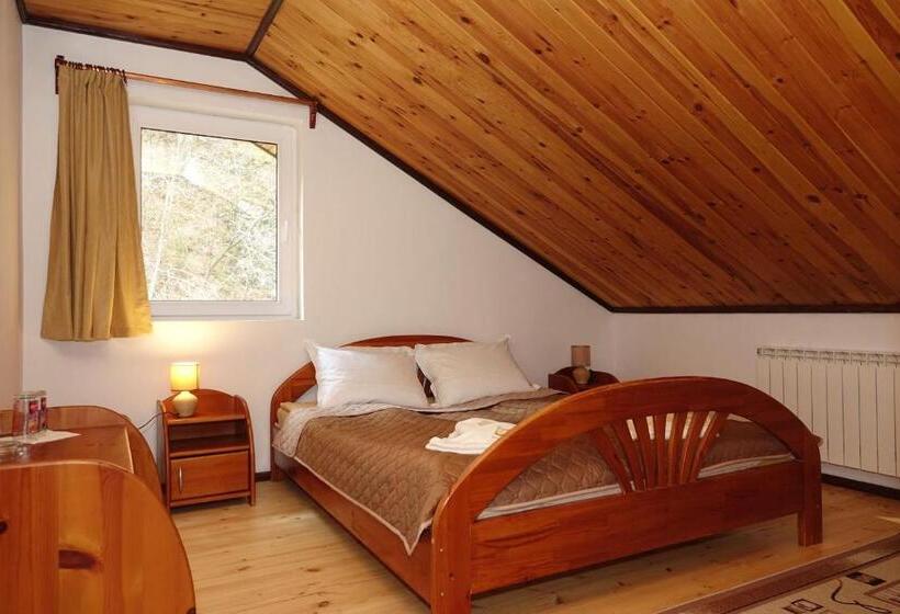 شقة غرفتين, семеен хотел орфей