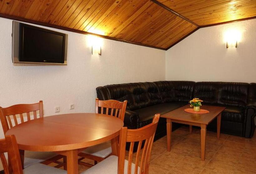 شقة غرفتين, семеен хотел орфей