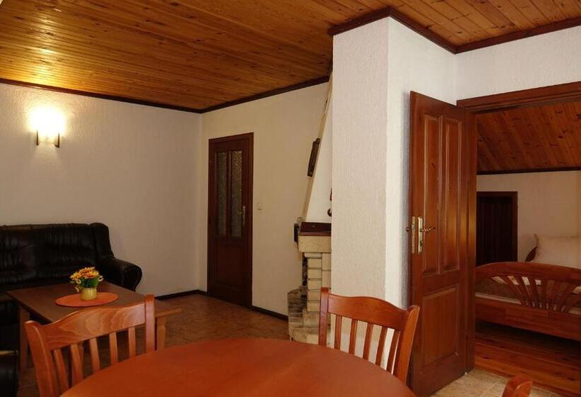 شقة غرفتين, семеен хотел орфей