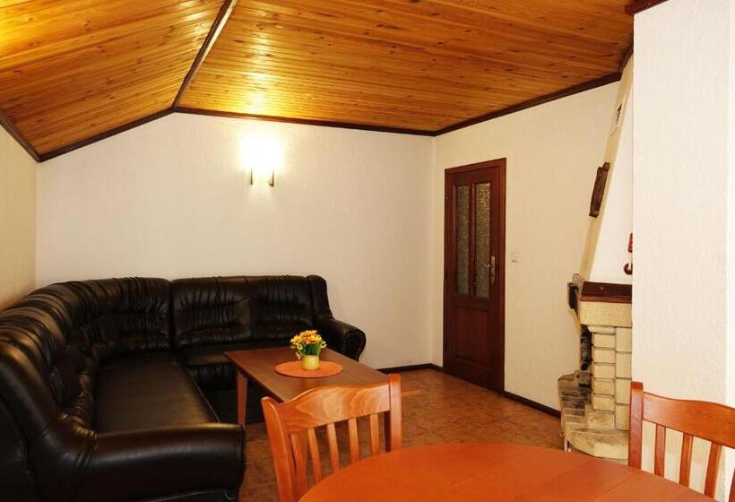 شقة غرفتين, семеен хотел орфей