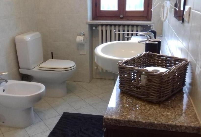 バス共有のスタンダードルーム, Locanda Cavallo Bianco   Affittacamere