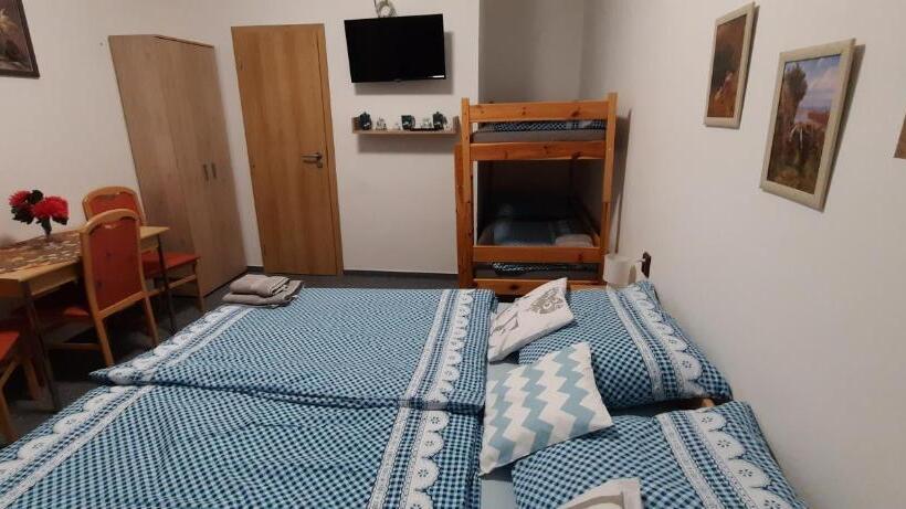 חדר סטנדרט לארבעה, Penzion U Statku