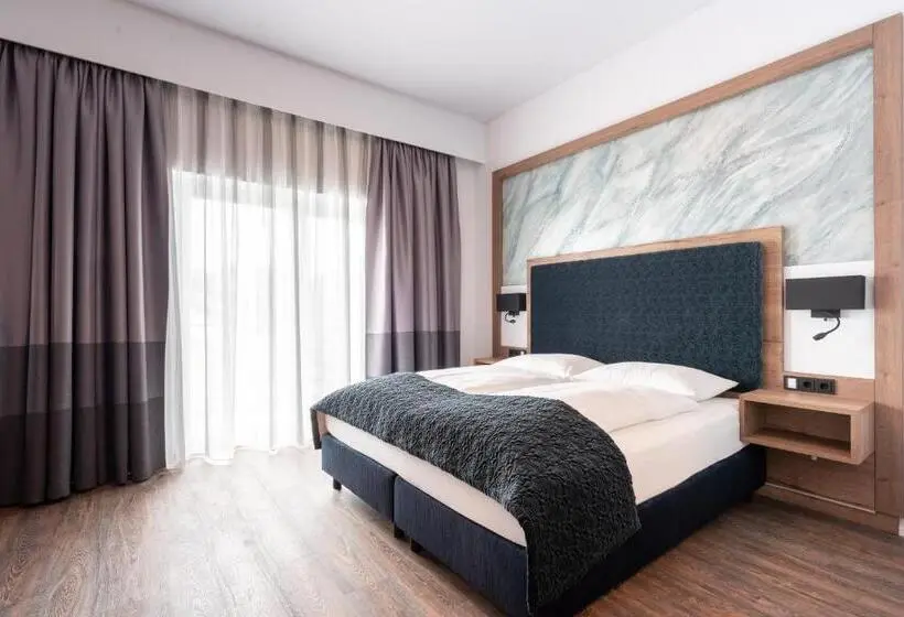 Suite con Balcón, Traunfall