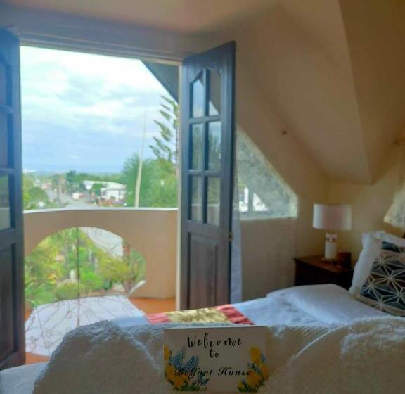 غرفة ديلوكس مطلّة علي البحر مزوَّدة بشُرفة, Belfort House B&b