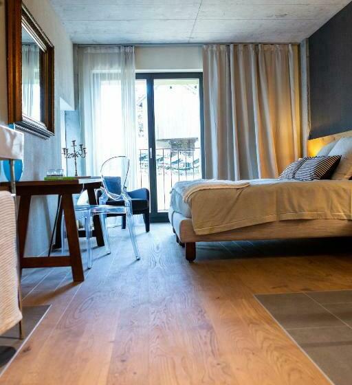 חדר דלוקס, De L’ours Preles