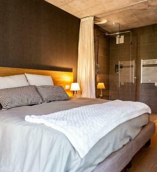 חדר דלוקס, De L’ours Preles