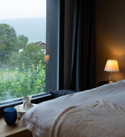 חדר בסיסי, De L’ours Preles