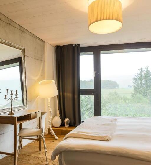 חדר בסיסי, De L’ours Preles