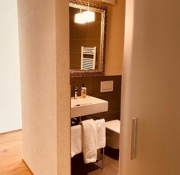 סוויטה נוף לגינה, De L’ours Preles