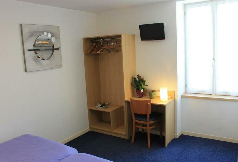 标准三人间, Hôtel Du Lion D Or