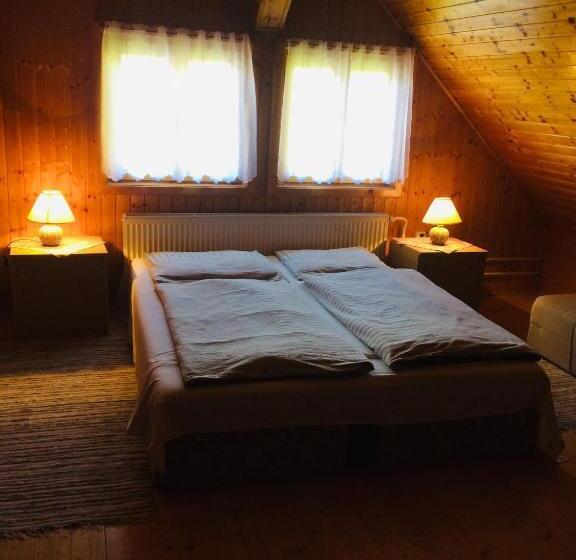 חדר סטנדרט לארבעה, Chaty Javorina