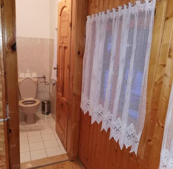 חדר סטנדרט לשלושה, Chaty Javorina