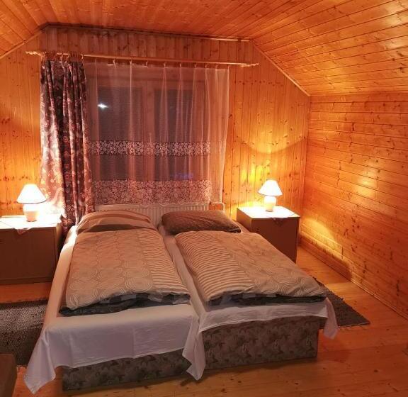 חדר סטנדרט לשלושה, Chaty Javorina