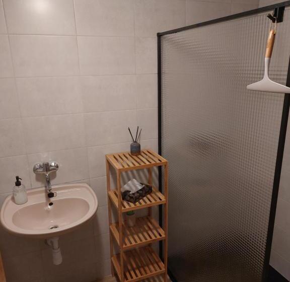 חדר סטנדרט לשלושה, Chaty Javorina