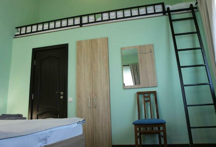 패밀리 룸, Livada De Zmeura