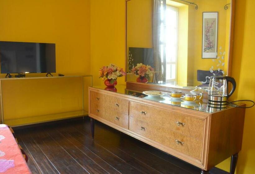 غرفة قياسية مزوَّدة بتراس, Il Gelso