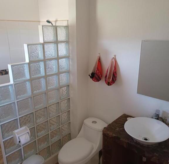 חדר משפחתי, Tiunur Lodge