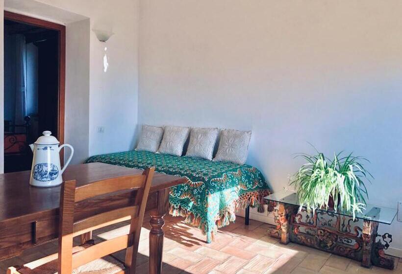 景色の見える一ベッドルームアパートメント, Agriturismo Castelvecchio, Casa Vacanza Con Piscina A Fabriano