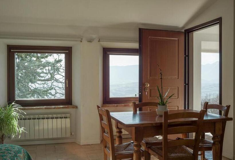 شقة غرفة واحدة ذات إطلالة, Agriturismo Castelvecchio, Casa Vacanza Con Piscina A Fabriano