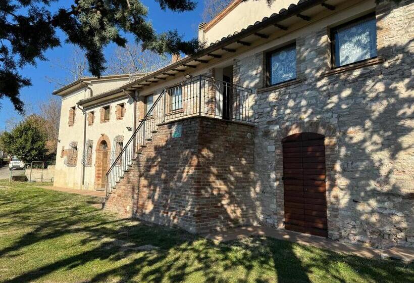 شقة غرفة واحدة مزودة بتراس, Agriturismo Castelvecchio, Casa Vacanza Con Piscina A Fabriano