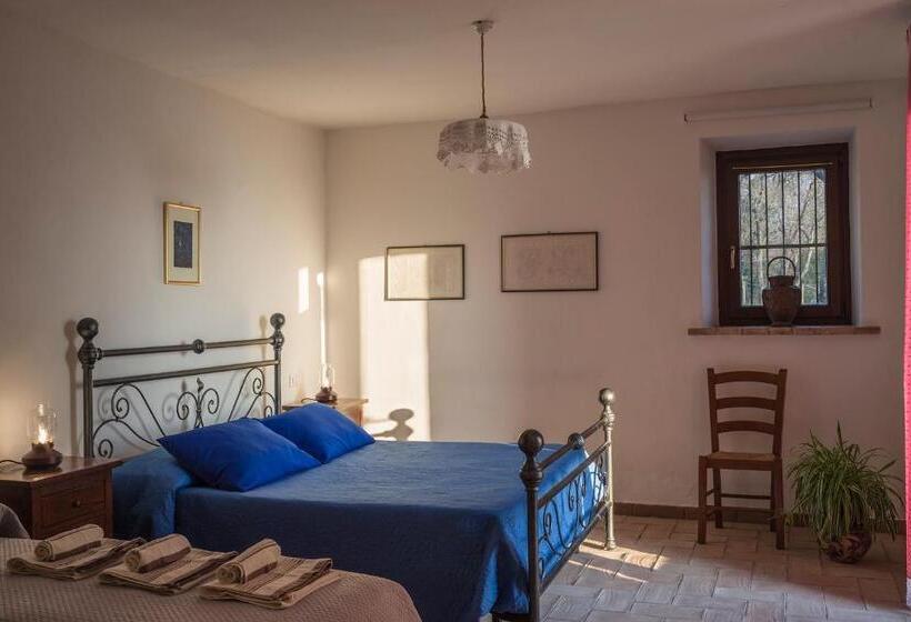 شقة غرفة واحدة مطلة على الحديقة, Agriturismo Castelvecchio, Casa Vacanza Con Piscina A Fabriano