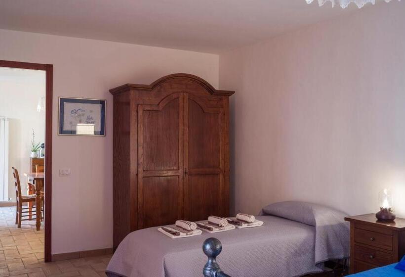 شقة غرفة واحدة مطلة على الحديقة, Agriturismo Castelvecchio, Casa Vacanza Con Piscina A Fabriano