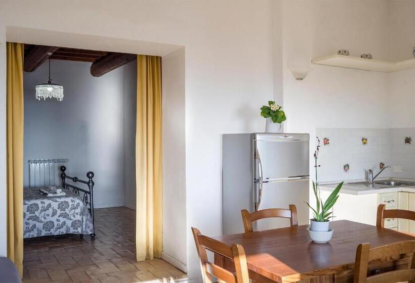 景色の見える一ベッドルームアパートメント, Agriturismo Castelvecchio, Casa Vacanza Con Piscina A Fabriano