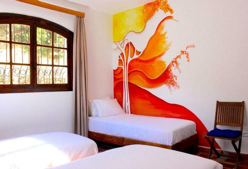 غرفة قياسية ثلاثية مطلة علي الحديقة, Dar Maria   Maison D Hôtes