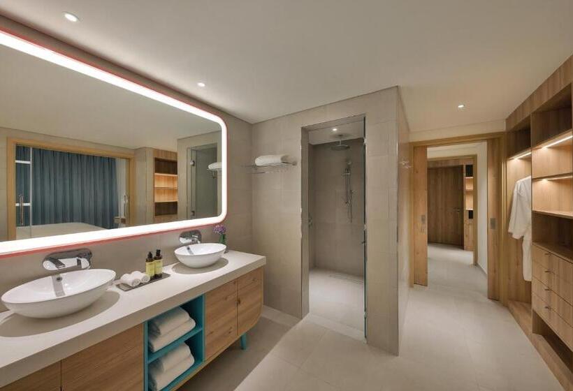 سوئیت کلوب با چشمانداز دریا, NH Collection Dubai The Palm