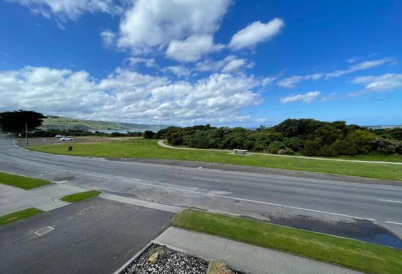 منزل 3 غرف نوم, Coastal Motel