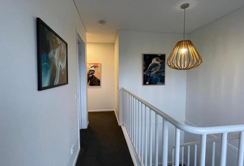 منزل 3 غرف نوم, Coastal Motel