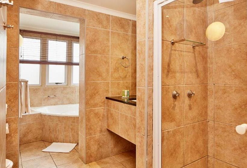 בקתת חדר, First Group Midlands Saddle And Trout