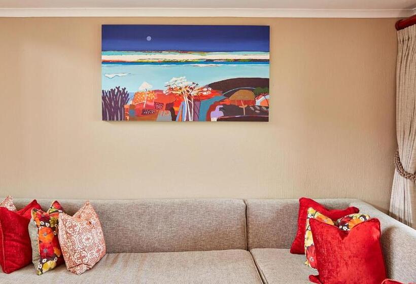 בקתת חדר, First Group Midlands Saddle And Trout