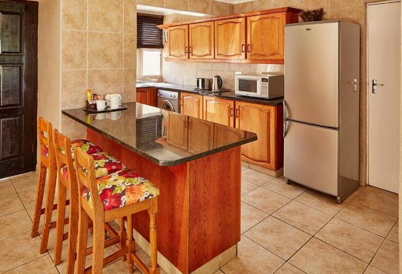 בקתת חדר, First Group Midlands Saddle And Trout