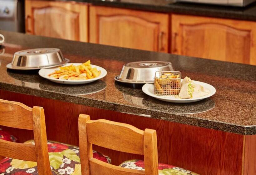 בקתת חדר, First Group Midlands Saddle And Trout