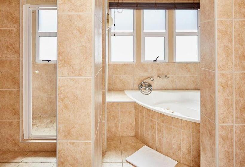 בקתת חדר, First Group Midlands Saddle And Trout