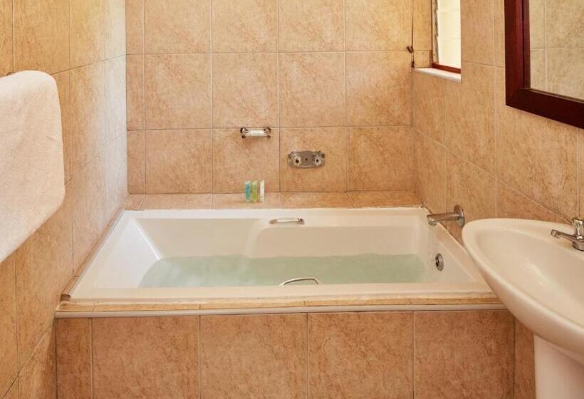 בקתת חדר, First Group Midlands Saddle And Trout