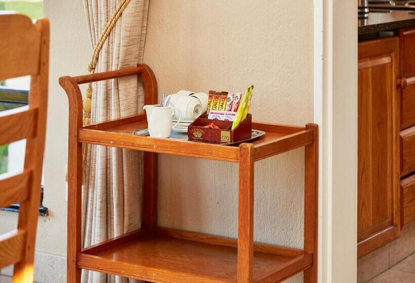 בקתת חדר, First Group Midlands Saddle And Trout