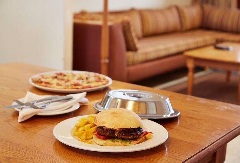 בקתת חדר, First Group Midlands Saddle And Trout