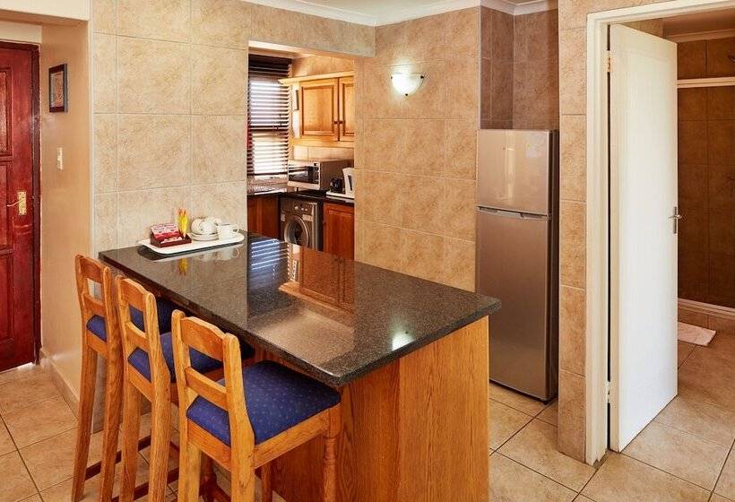 בקתת חדר, First Group Midlands Saddle And Trout