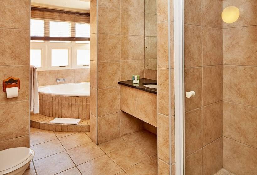 בקתת חדר, First Group Midlands Saddle And Trout