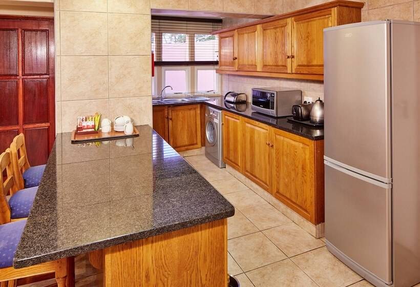 בקתת חדר, First Group Midlands Saddle And Trout