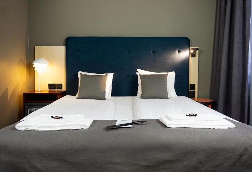 Номер Deluxe, First Hotel Central