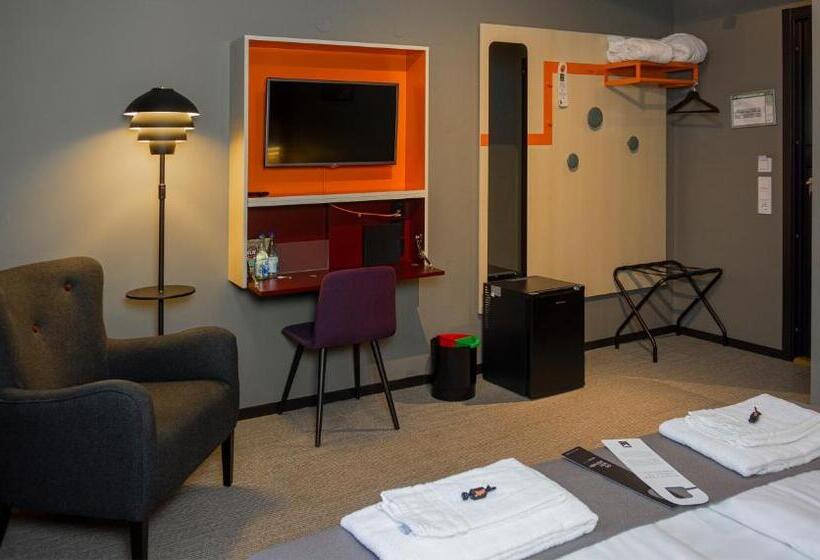 Номер Deluxe, First Hotel Central