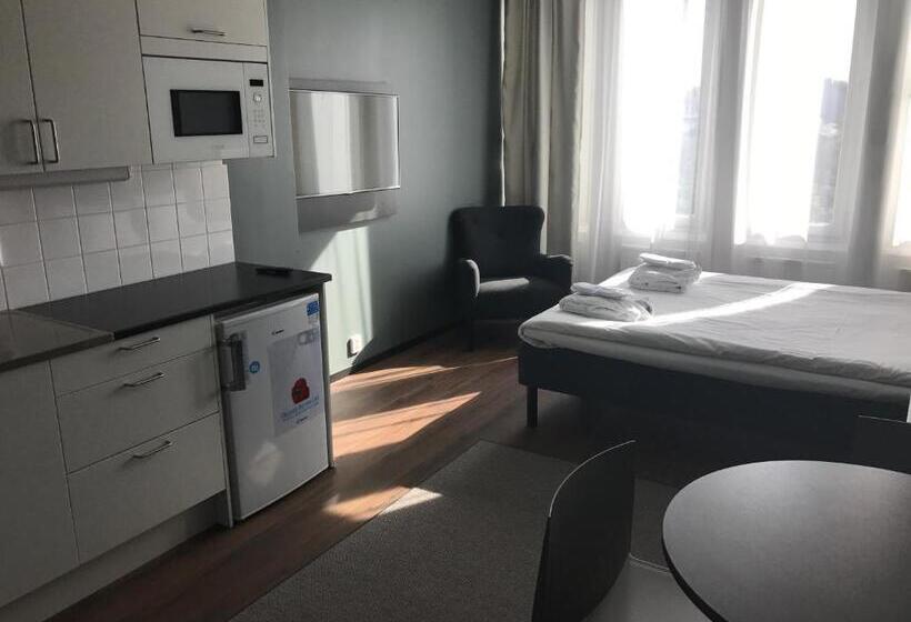 패밀리 스튜디오, First Hotel Central