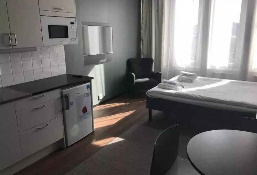 ファミリーステューディオ, First Hotel Central