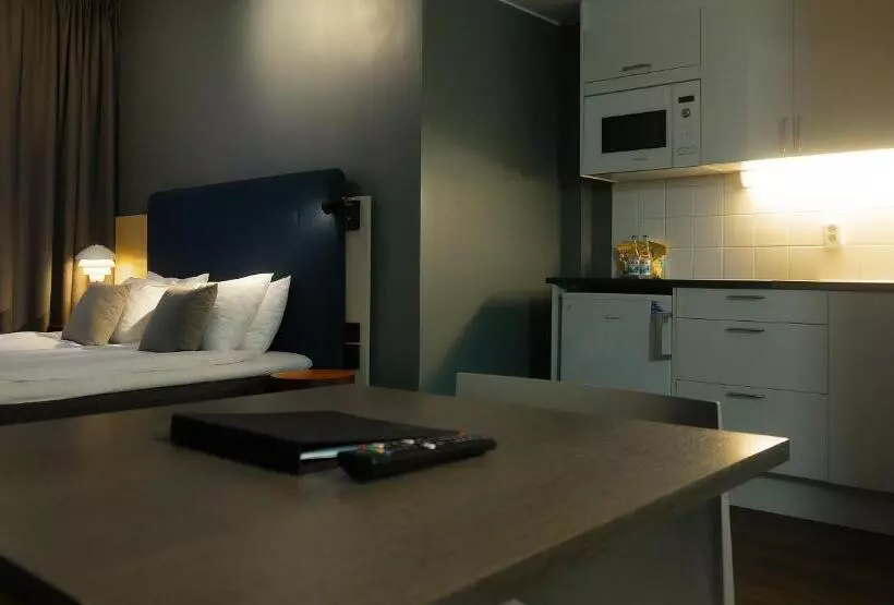 ファミリーステューディオ, First Hotel Central