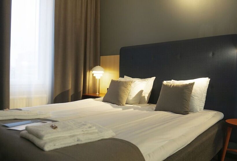 Quarto Familiar, First Hotel Central