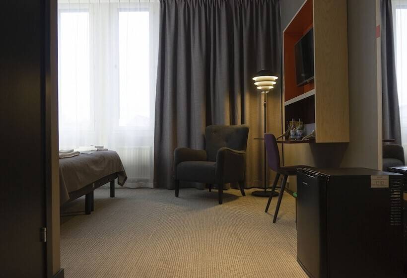 Семейный Номер, First Hotel Central