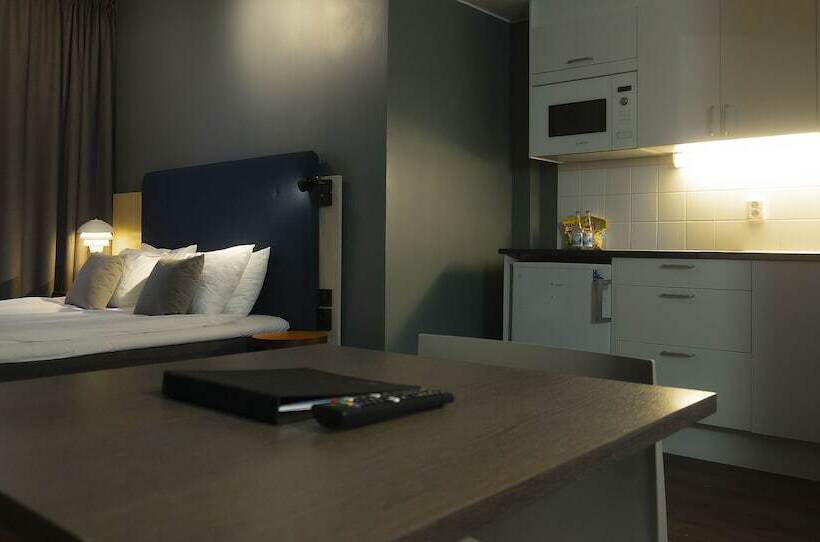 패밀리 스튜디오, First Hotel Central